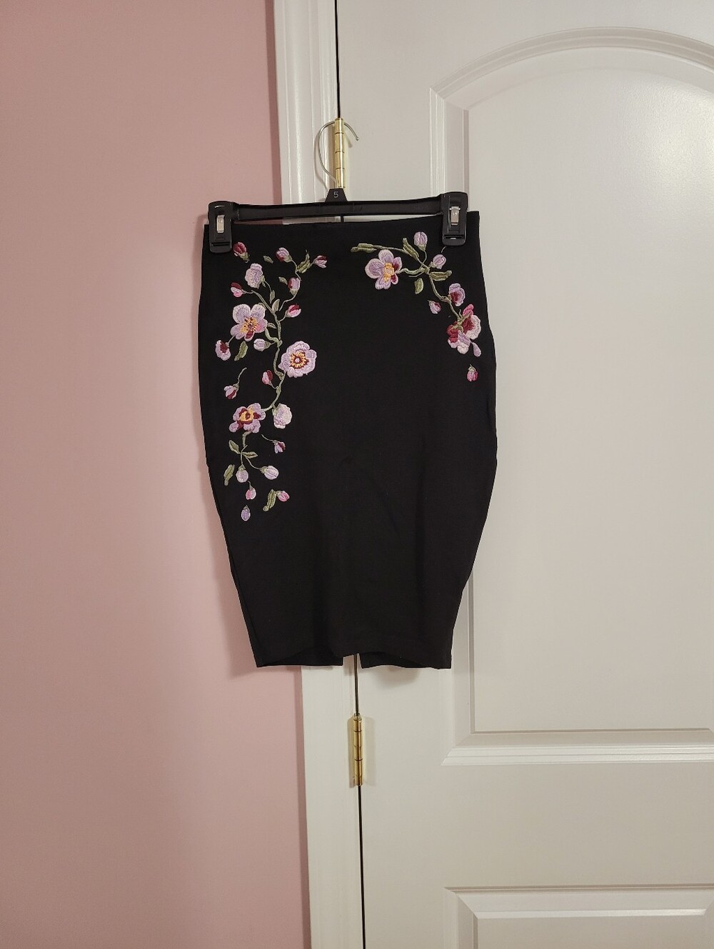NWOT Women Amisu Black Purple Foral Embroidered Bodycon Pencil Skirt-4- Feminine